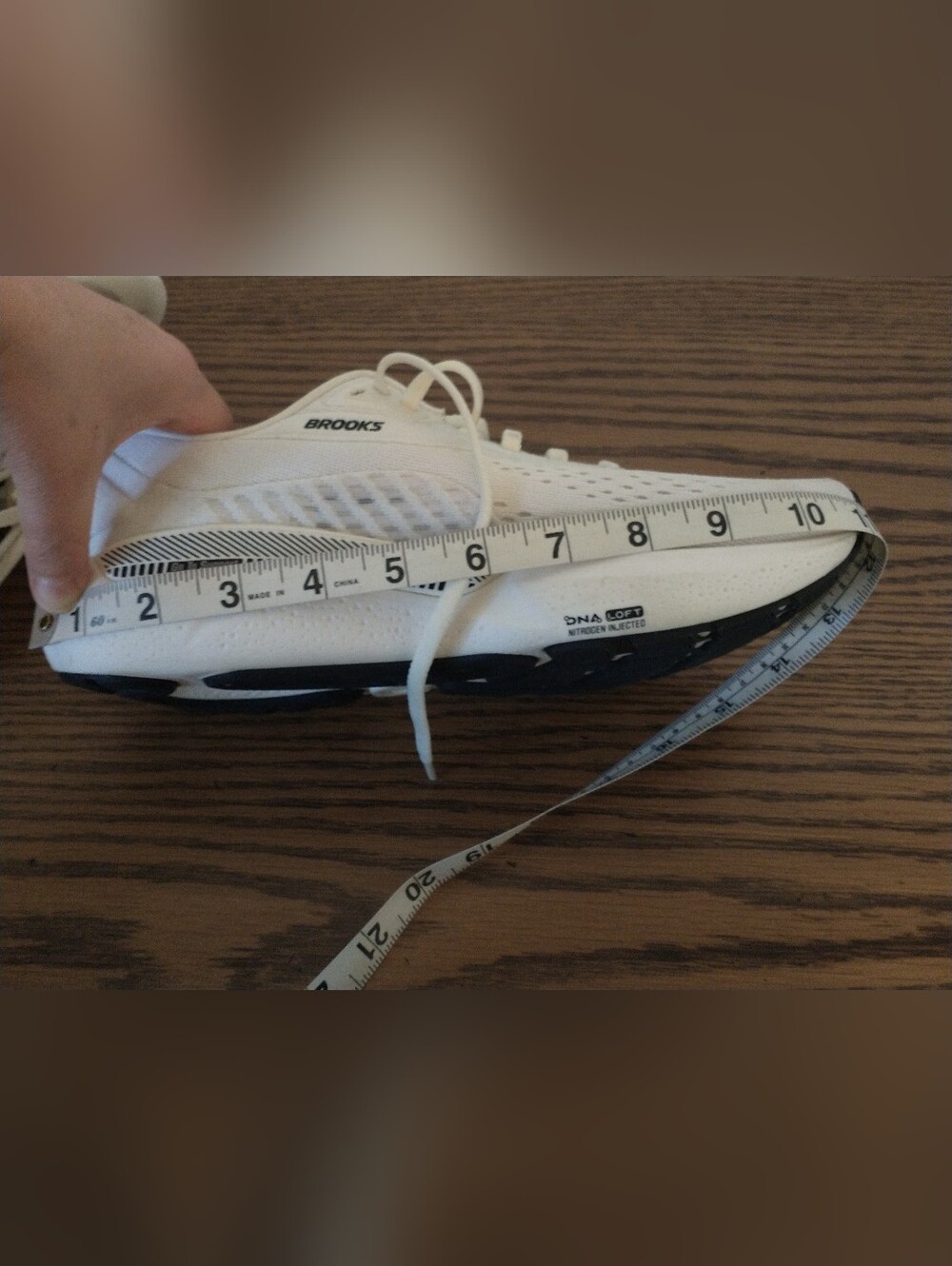 Brooks Women's Adrenaline GTS 24 White Running Shoes Size 8.5 - Picture 15 of 16